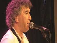 L'annonce de son retrait de la scène artistique a provoqué une onde de choc Zedek Mouloud : 