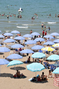 7,5 مليون مصطاف توافدوا على شواطئ ولاية عين تموشنت