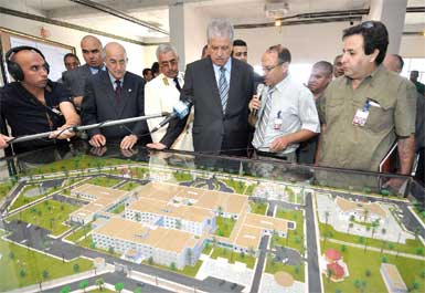 سلال يعلن بالنعامة عن إمكانية رفع مساعدة السكن الريفي بالولايات السهبية ويؤكد: لا نقبل ممارسة السياسة بملف السكن