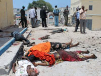 مقتل 15 شخصا في انفجارين هزا العاصمة الصومالية