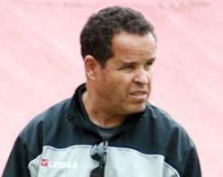 الإدارة تتمسك بشارف حتى لو خسر جميع اللقاءات اتحاد الحراش