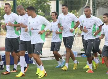 Les contradictions du staff technique ALGERIE-MALI (ELIMINATOIRES MONDIAL-2014)