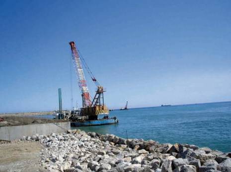Vers le statut d'un pôle méditerranéen Port de Djendjen