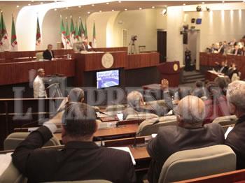 80 candidats pour 27 postes LE FLN ELIT AUJOURD'HUI SES MEMBRES AUX COMMISSIONS DE L'APN