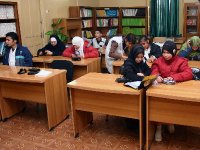 Les élèves du secondaire privés de manuels Enseignement spécifique