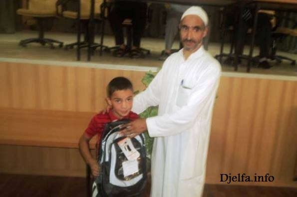 توزيع 200 محفظة مدرسية على التلاميذ اليتامى من طرف جمعية الإرشاد و الإصلاح بالجلفة استمرارا لنشاطاتها و أعمالها الخيرية