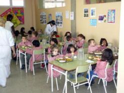 نقص العمال المهنيين يرهن تسيير المطاعم المدرسية بالشلف تقدم وجبات باردة