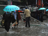 معسكر/ مياه الأمطار تغمر أكثر من 300 منزل وتقطع حركة المرور ب 3 طرق وطنية