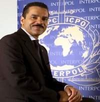 Ronald K. Noble (SG d'Interpol) : 