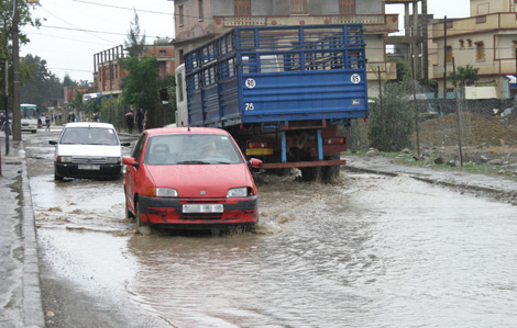 انتشال مواطنين من السيول والأوحال ببسكرة