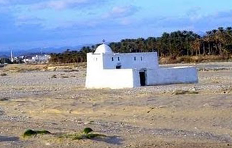 جمعيات وشيوخ زوايا ينددون بحرق ضريح سيدي زرزور في بسكرة