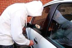 خباز يسرق سيارة من موقف سيارات ويفر بها إلى بومرداس