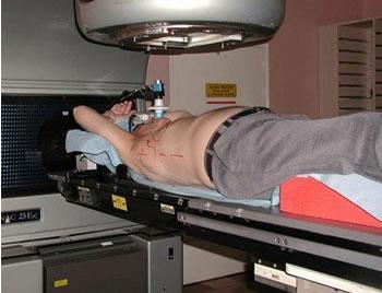 Il défend la thérapie du cancer à base de vitamine C LE PROFESSEUR AMERICAIN THOMAS E. LEVY À ALGER