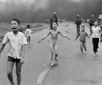 Petite pédagogie de l'horreur LES ARMES CHIMIQUES ET LES DONNEURS DE LEÇONS