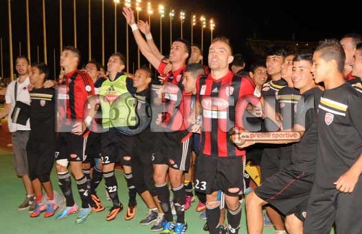 USMA : Les Rouge et Noir à un point du leader !