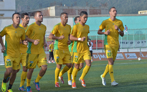 عواج وبن شريفة يعودان للتدريبات وآيت جودي يحذر من شبيبة بجاية