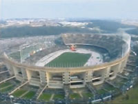 Ailleurs, les stades sont plus grands et plus modernes Les n'tres deviennent des tombes !