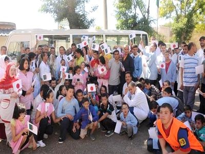 L'ambassade du Japon fait don d'un minibus à l'association 