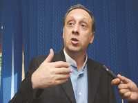 Son parti estime qu'une révision de la constitution serait 