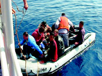 توقيف 12 مرشحا للهجرة السرية بعرض البحر بمستغانم