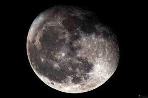 والقمر نوراً