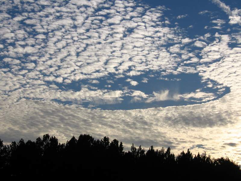 فَيَبْسُطُهُ فِي السَّمَاءِ كَيْفَ يَشَاءُ