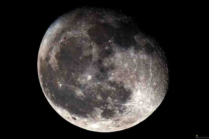 والقمر نوراً