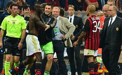 بالوتيللي قد يعود للدوري الإنجليزي عبر بوابه ليفربول