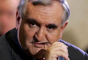 Raffarin attendu aujourd'hui à Alger POUR RELANCER LE PARTENARIAT ECONOMIQUE