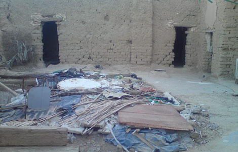 عائلة من 8 أفراد تحت سقف الموت ببسكرة