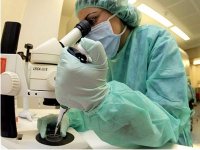 Tests cliniques : les laboratoires étrangers préfèrent les pays émergents (spécialiste)