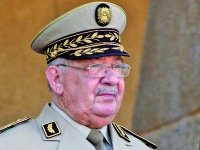 Ahmed Gaïd Salah souligne l'intérêt qu'accorde l'ANP à l'étude de l'histoire nationale Colloque sur « l'état algérien à travers l'histoire »