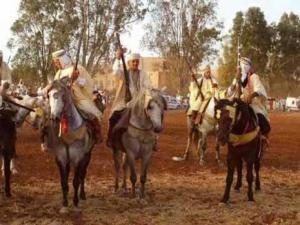 Fêtes traditionnels à Tlemcen Fantasia et cavaliers au rendez-vous