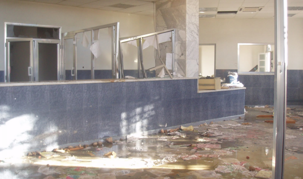 مئات الشباب يقتحمون ويخربون مقر سونلغاز متليلي بغرداية