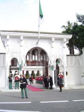 Ces candidats qui hésitent BENFLIS, OUYAHIA, SADI, HAMROUCHE ET LA PRESIDENTIELLE 2014