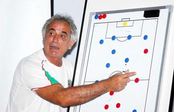 Halilhodzic fait le ménage 26 JOUEURS RETENUS POUR AFFRONTER LES ETALONS