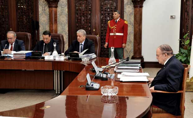 A six mois de l'élection présidentielle, l'Algérie s'ennuie