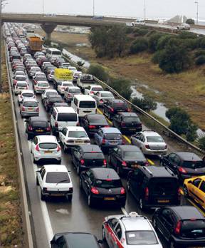 obligation d'investir dans l'industrie dans un délai de 3 ans Concessionnaires automobiles /Projet de loi de Finances 2014