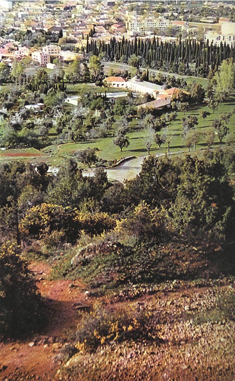 Tlemcen, Etendue comme une fiancée sur son lit nuptial.