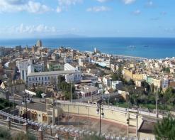 فشل مشروع تقنين كراء شقق الخواص للسياح بمستغانمعدد كبير من المصطافين يبيتون في العراء في غياب هياكل الإستقبال