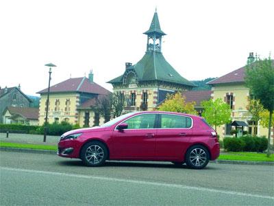 La 308, matériaux et un poste de conduite innovantsLa nouvelle lionne n'a rien à envier à la fameuse qualité allemande