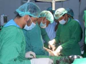 توقيف 3 أطباء أخصائيين بسبب مخالفة أنظمة العمل في معسكر