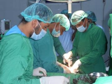 توقيف 3 أطباء أخصائيين بسبب مخالفة أنظمة العمل في معسكر