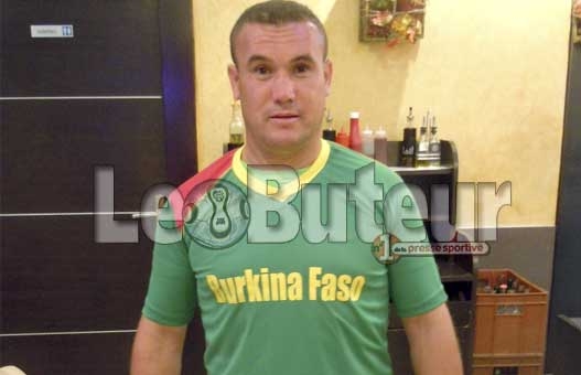 Des Burkinabés ont offert des maillots aux Algériens