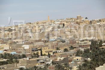 Une thérapie pour le M'ZabABDELMALEK SELLAL VA À LA RENCONTRE DES CITOYENS DE GHARDAIA