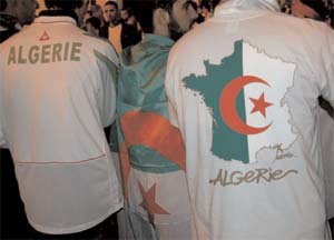 60 % des algériens établis à l'étranger sont binationaux   Comment ouvrir les portes à la diaspora ?