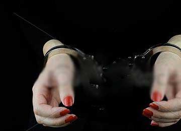 توقيف شابة من البويرة بتهمة النصب والاحتيال بالبرج