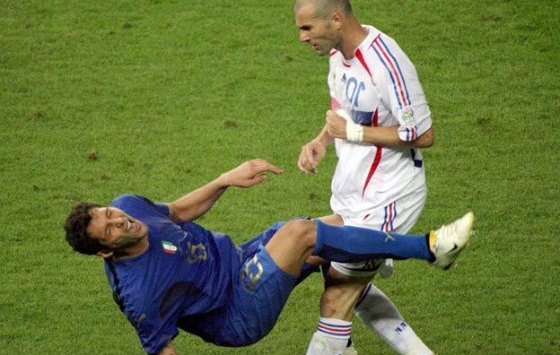 نطحة زيدان بمسجد أبي بكر بالشلف!