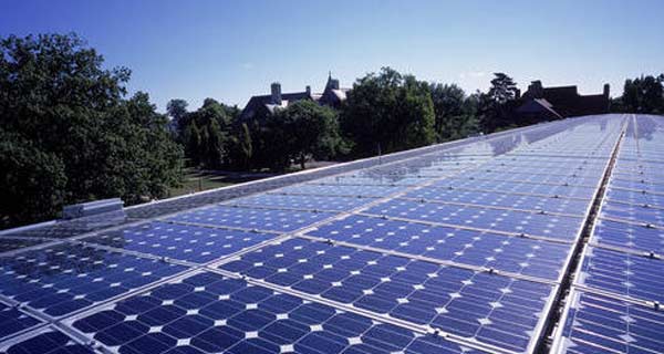 L'Algérie veut relancer l'engouement pour le renouvelable malgré le poids des hydrocarbures