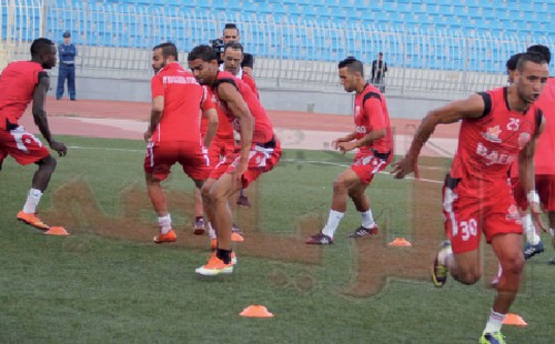 م. وهران: جباري طالب لاعبيه النقاط الثلاث من العلمة ل«تسديد الدين»